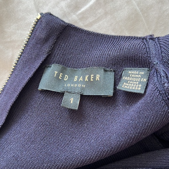 ✨TED BAKER✨ Hethia Pleat Knit Dress Navy & White - Picture 7 of 9